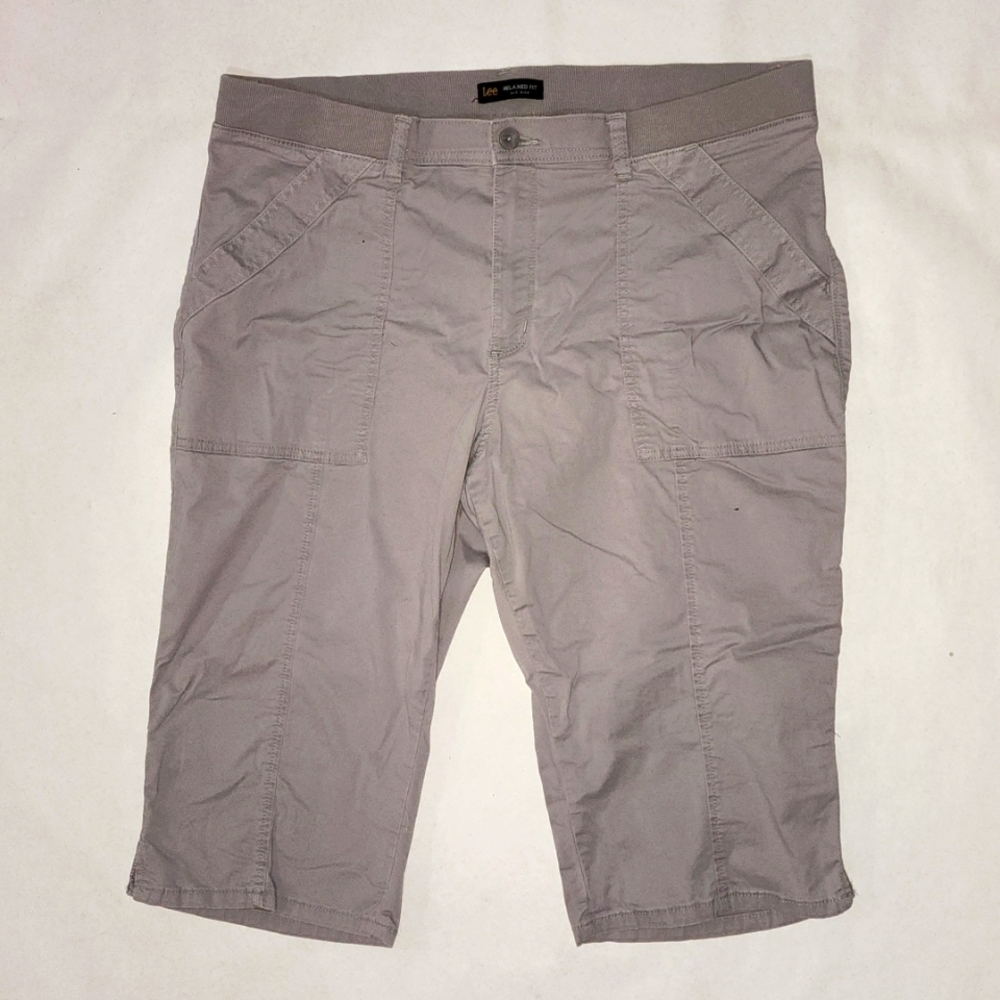 Womens Lee size 18 Capri Pants, light grey, flexible waistband